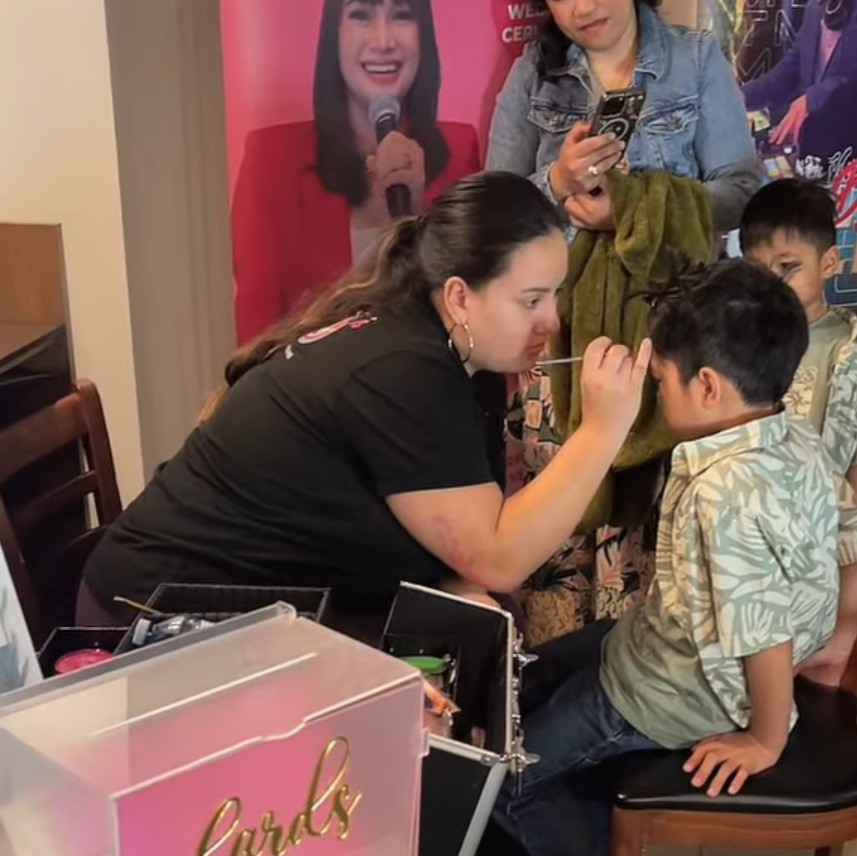Christmas face painting for kids in Edmonton Alberta